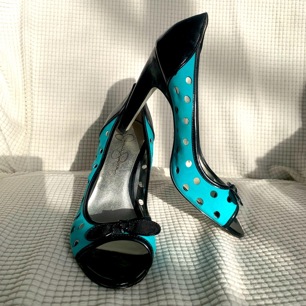 Jessica Simpson Size 8 Hask Peep Toe Pump with Circle Cutouts - Black and Teal